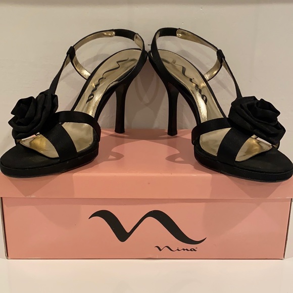 Nina Shoes - 🌺 NINA Black Slingback heels with satin rose